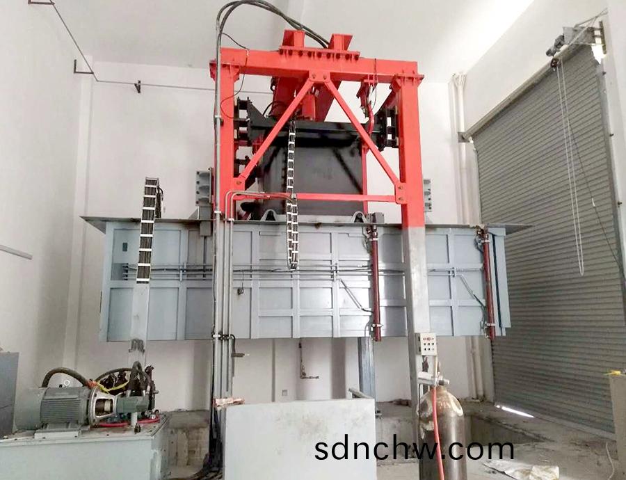 三缸四柱垂直(zhi)式垃圾壓(ya)縮設備(bei)