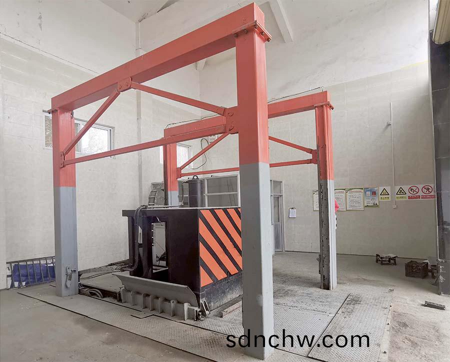 垂直式(shi)垃圾(ji)壓(ya)縮設備(bei)（雙缸 8噸）